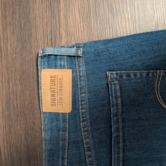 Levi Strauss & Co. Signature Womans Size 14 Boot Cut Mid Rise Bootcut Jeans - Picture 9 of 10